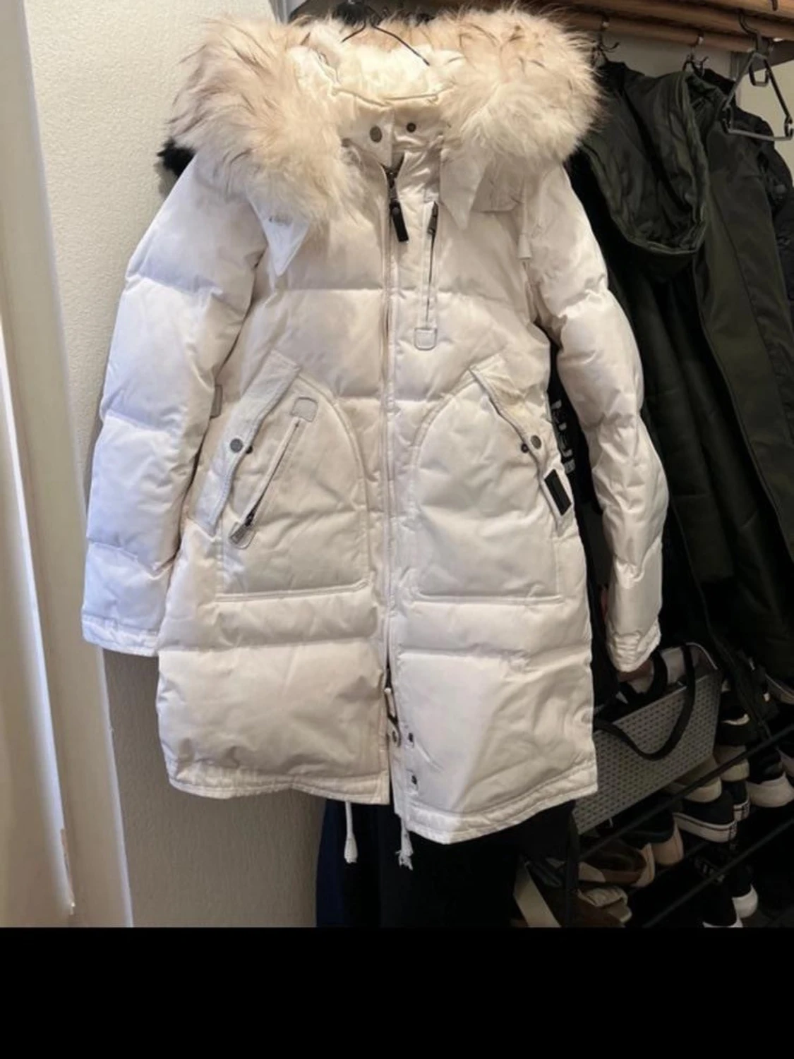 Vit dunjacka med päls från Cedrico - 1