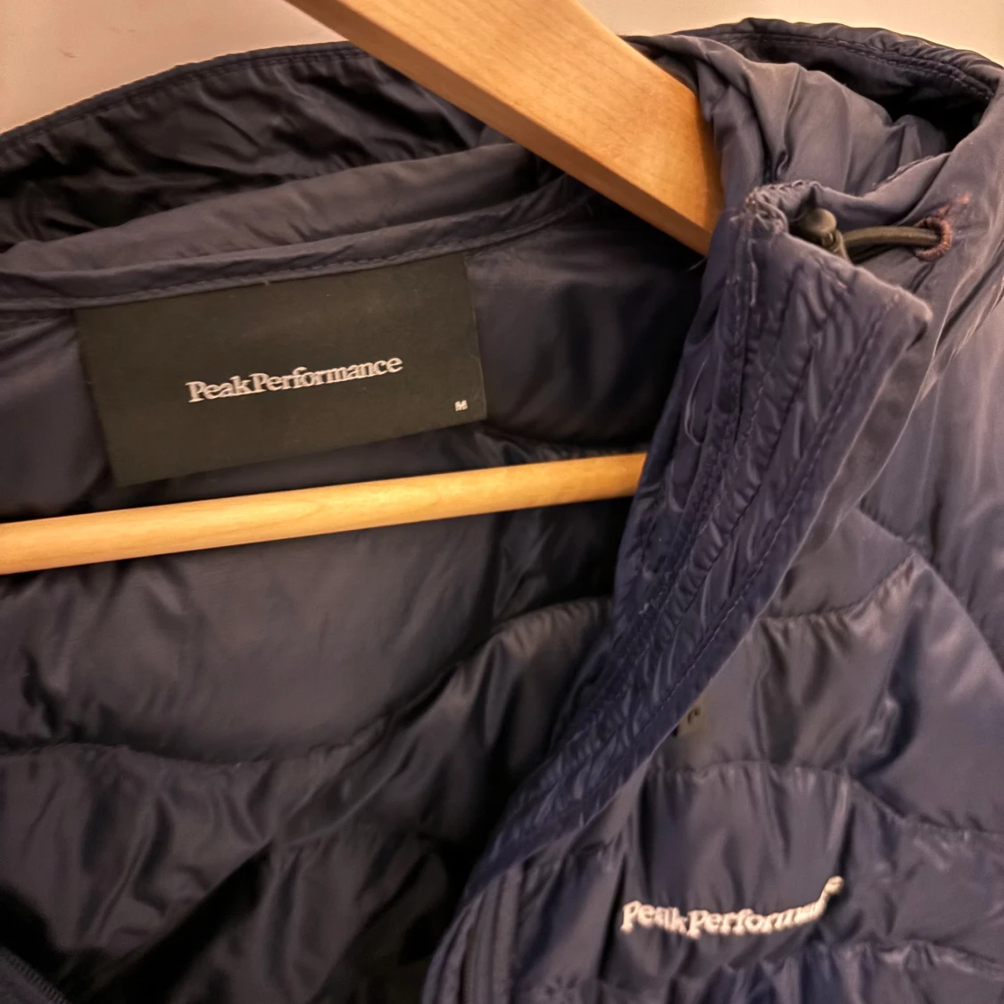 Marinblå lättviktsdunjacka Peak Performance - 2