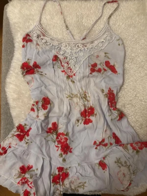 Vintage sommar klänning - Vintage sommarklänning super gullig med blommor.