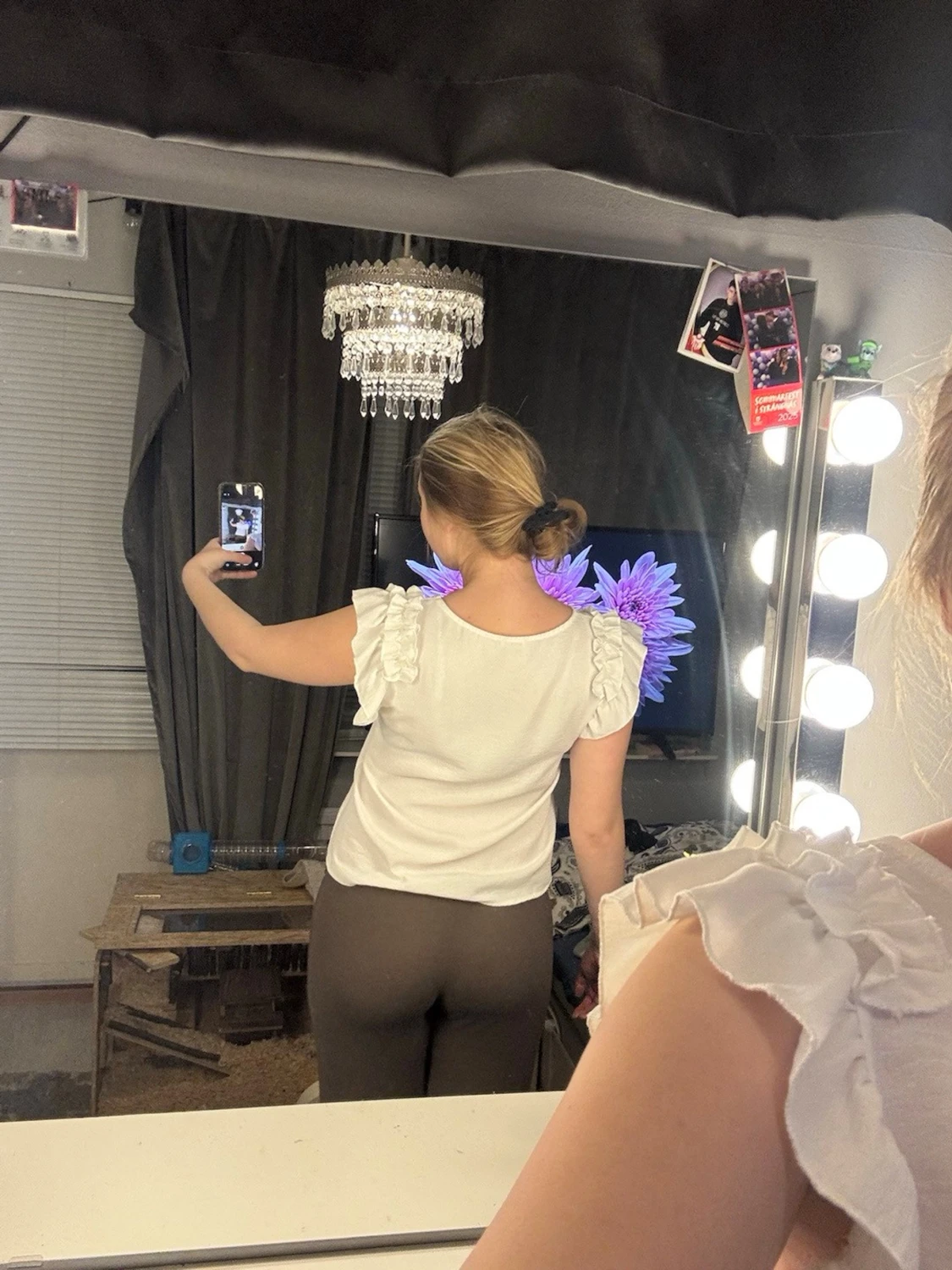 Vit blus med volangärmar - 2