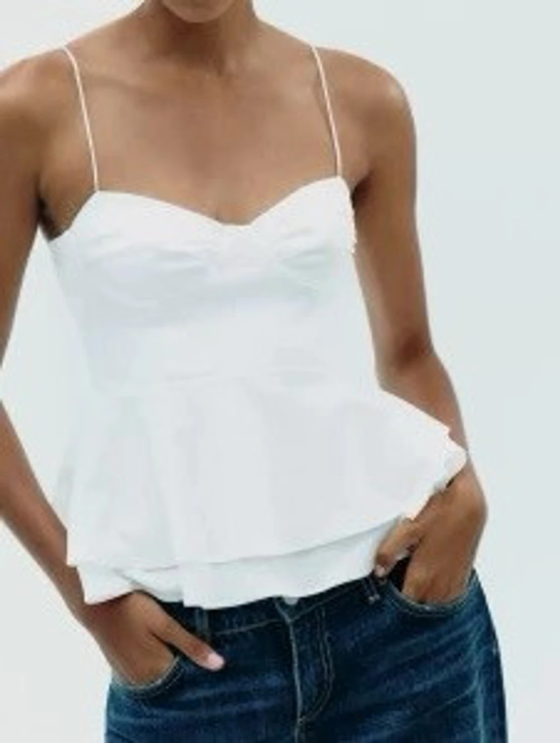 Vit linnetopp med knytband