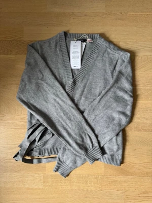 Knyt kofta  - Aldrig använd. Helt ny med lappar kvar. Pris kan diskuteras. 🤍