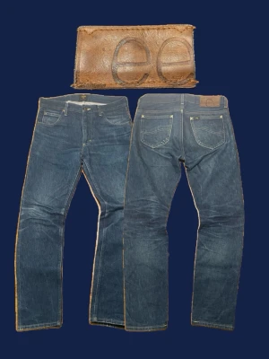 Selvedge Lee Jeans - Säljer ett par selvedge jeans från Lee i modellen 101 rider. I storleken 29/32. Jeansen är i bra skick med fina fades bakom knäna 