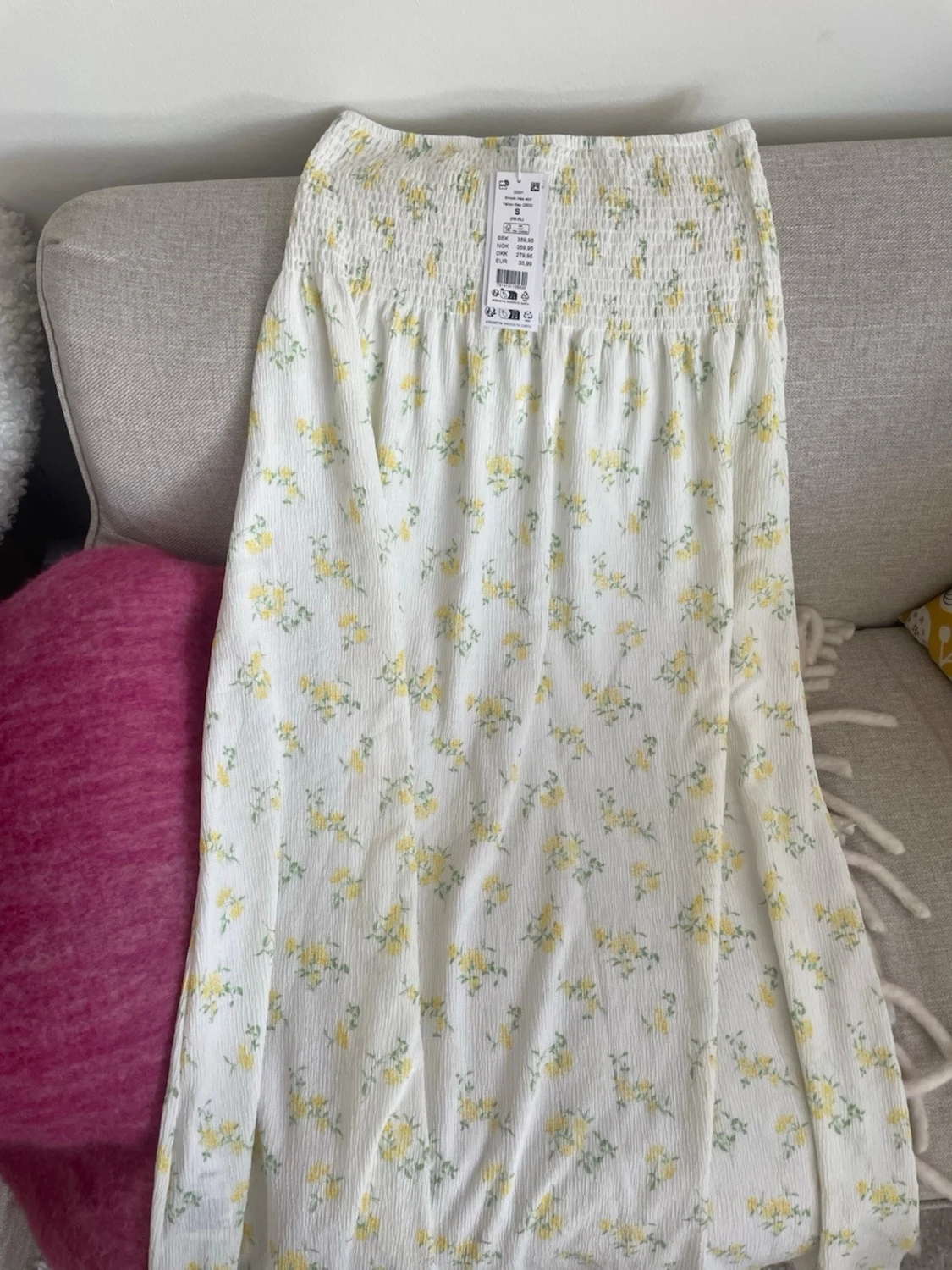 Vit långkjol med blommigt mönster - 2