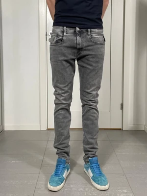 Replay Anbass Hyperflex Jeans - Säljer nu dessa Replay Anbass Hyperflex jeans, W31 o L32, skriv för fler bilder/frågor🙌🏼