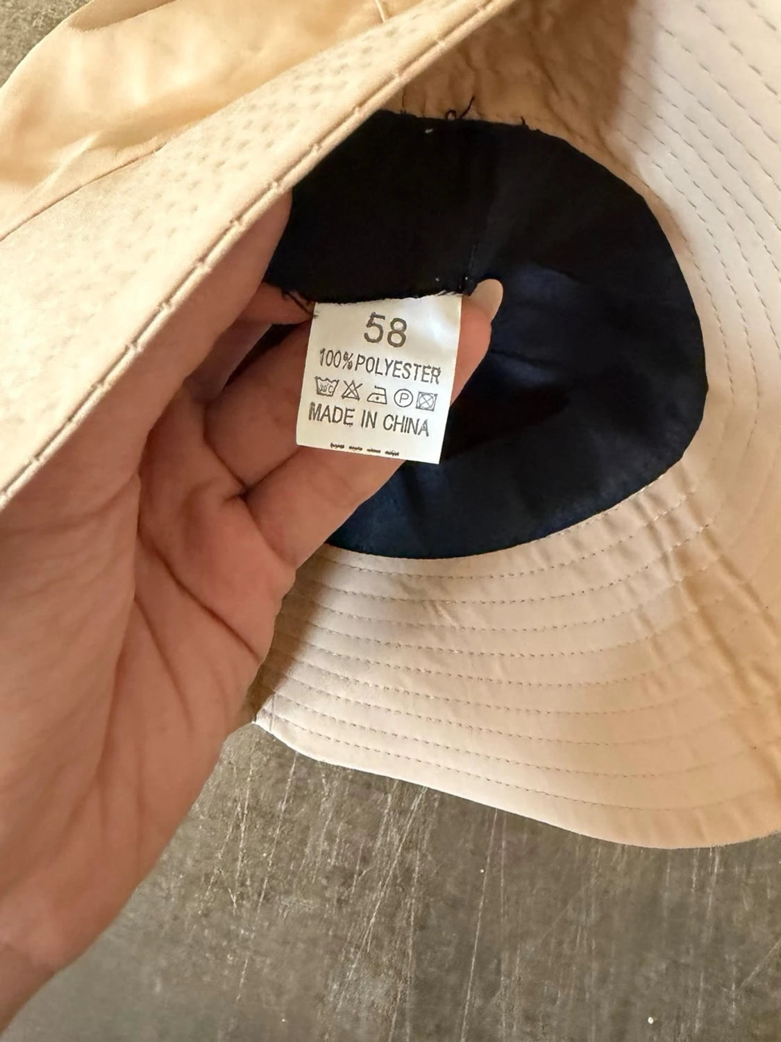 Beige bucket hat från Prada - 3