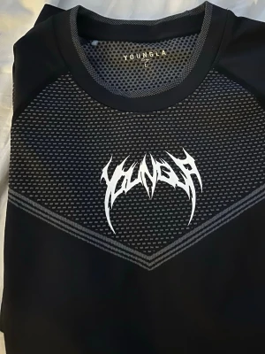 YoungLA Warrior Compression - Warrior compression i storlek L (passar M), kvitto finns.