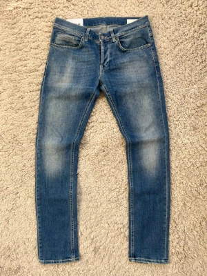 Ljusblå Dondup George jeans - Ljusblå tvättade Dondup George jeans med sköna fades Storlek 32 Inga defekter, nyskick Hör av er vid frågor och vid förhandling!🤝