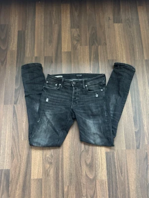 Jack & Jones jeans  - Riktigt snygga jeans från Jack & Jones i slim glen. Storlek - 28/32 | skick - 9/10