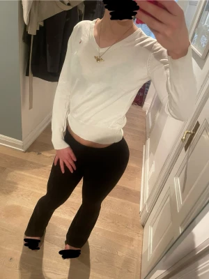 Ralph lauren tröja  - Den har ba chillat i min garderob, fick den av min kusin. Inte tecken på användning. Men den har används lite. Den är äkta och säljer för ja ej använder den