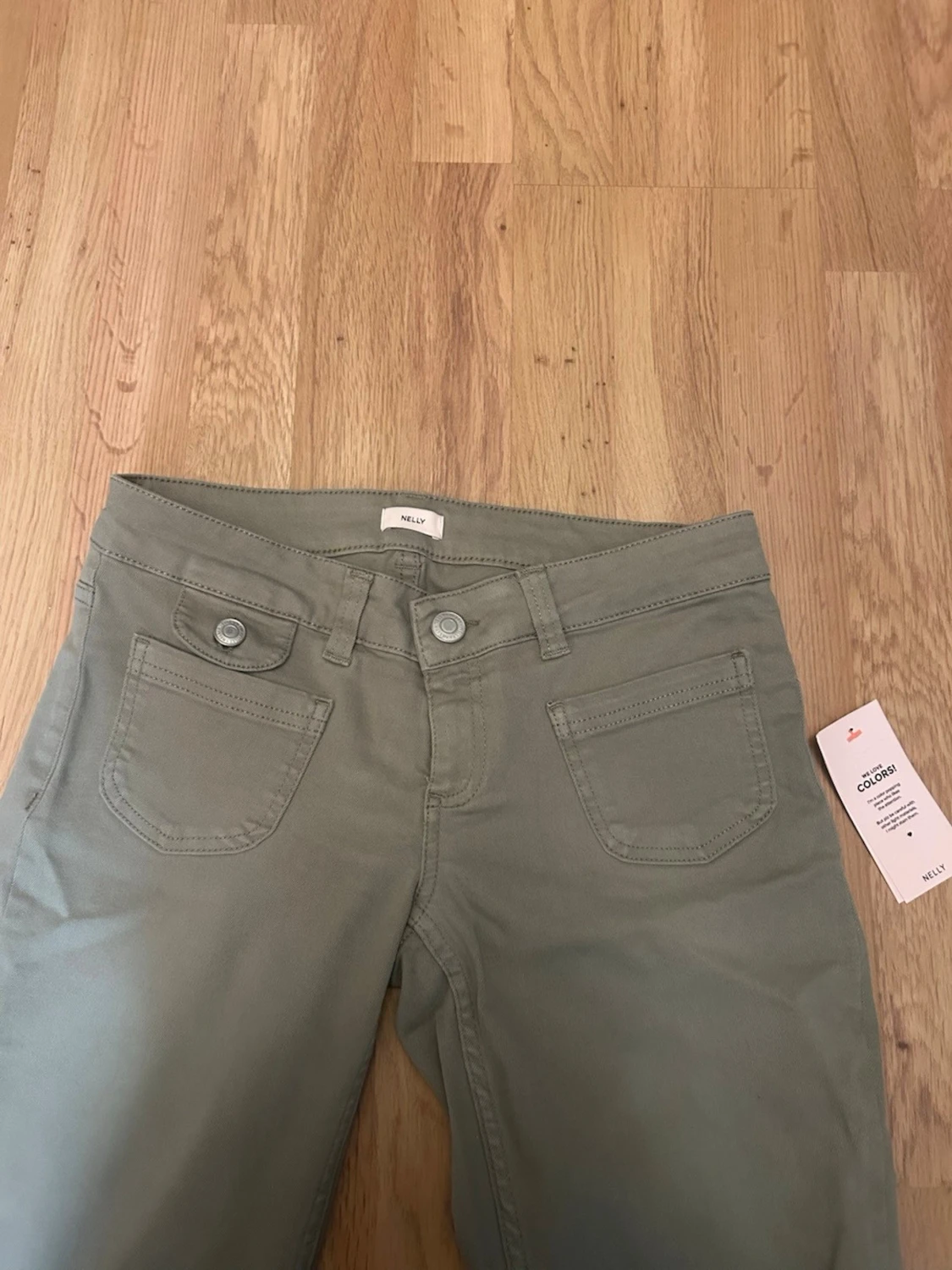 Olivgröna Low waist Jeans från Nelly - 1