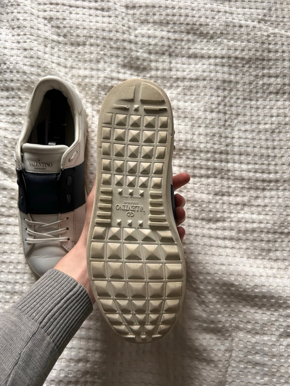 Valentino vita sneakers med blå detalj - 6