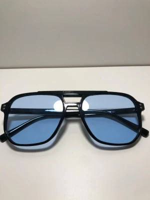 Solglasögon  - Säljer dessa snygga solglasögon i toppskick, helt oanvända! Bara höra av er vid frågor