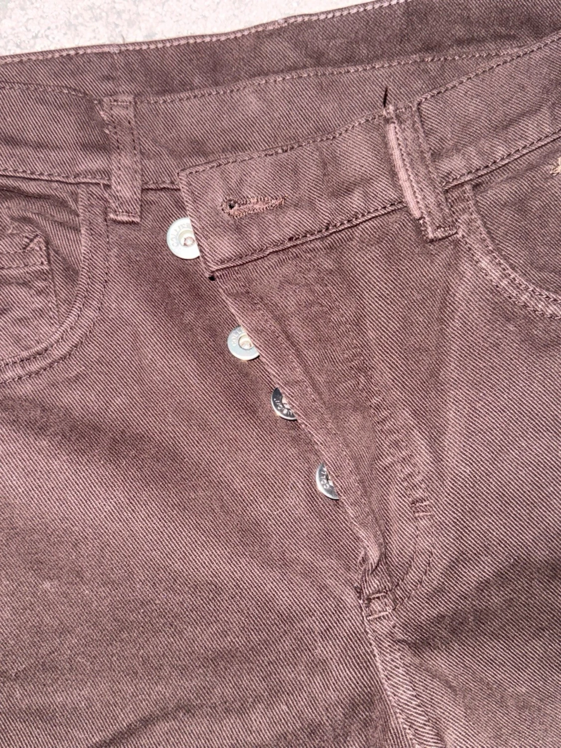 Bruna raka jeans med knäppning - 1