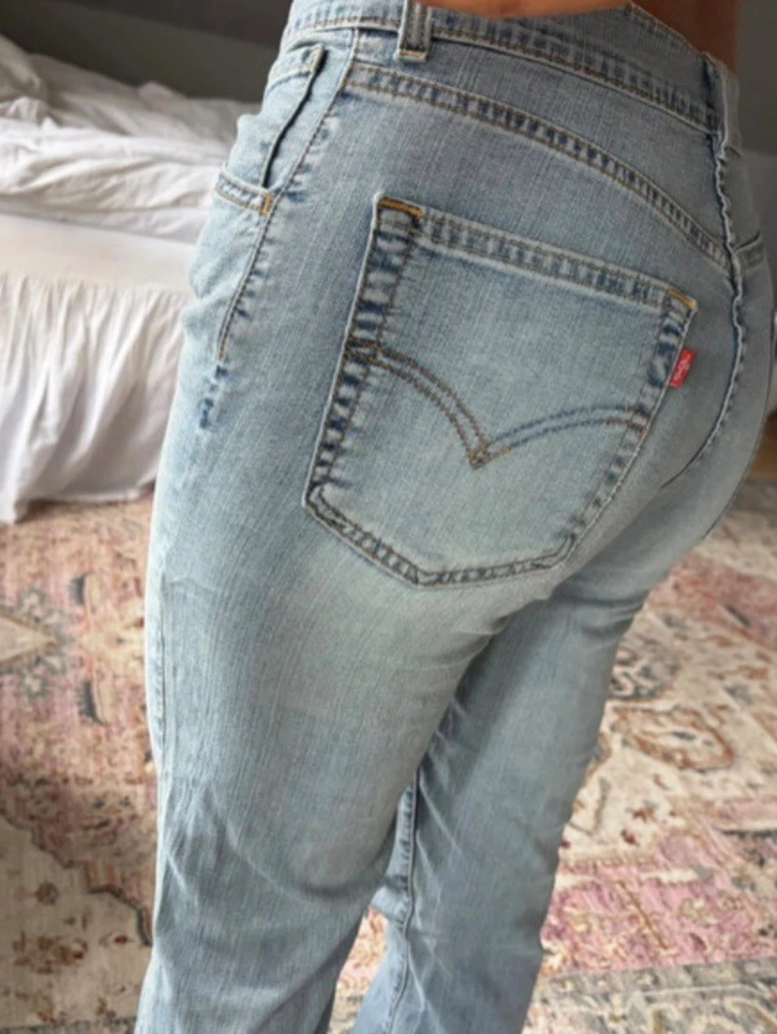 Ljusblå bootcut jeans med hål - 3