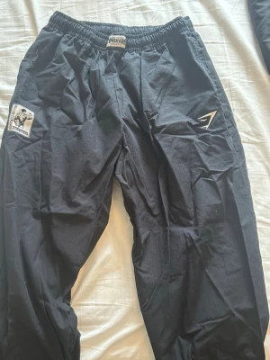 Gymshark pumper pants - Gymshark pump cover pants, storlek S. Aldrig använda, bara testade. Passade mig inte riktigt men behöll dem för att det är Limited edition. 