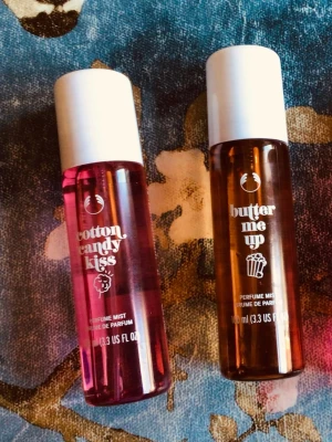Body shop splitpaket  - 3 stycken 5 ml glasdekanter med spray med dofterna🍭Cottoncandy kiss 🍬Butter me up🍒You're my jam 