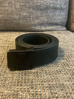 L& V bälte  - Helt ny L& V bälte aldrig använt har u storlek 115 cm och i 125 cm 