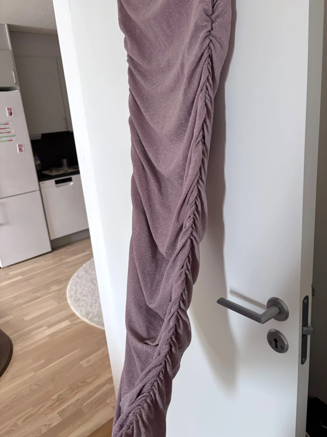 Ljuslila glittrig långklänning - 1