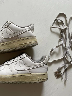 Nike skor AF1 - Snygga skor i okej skick 