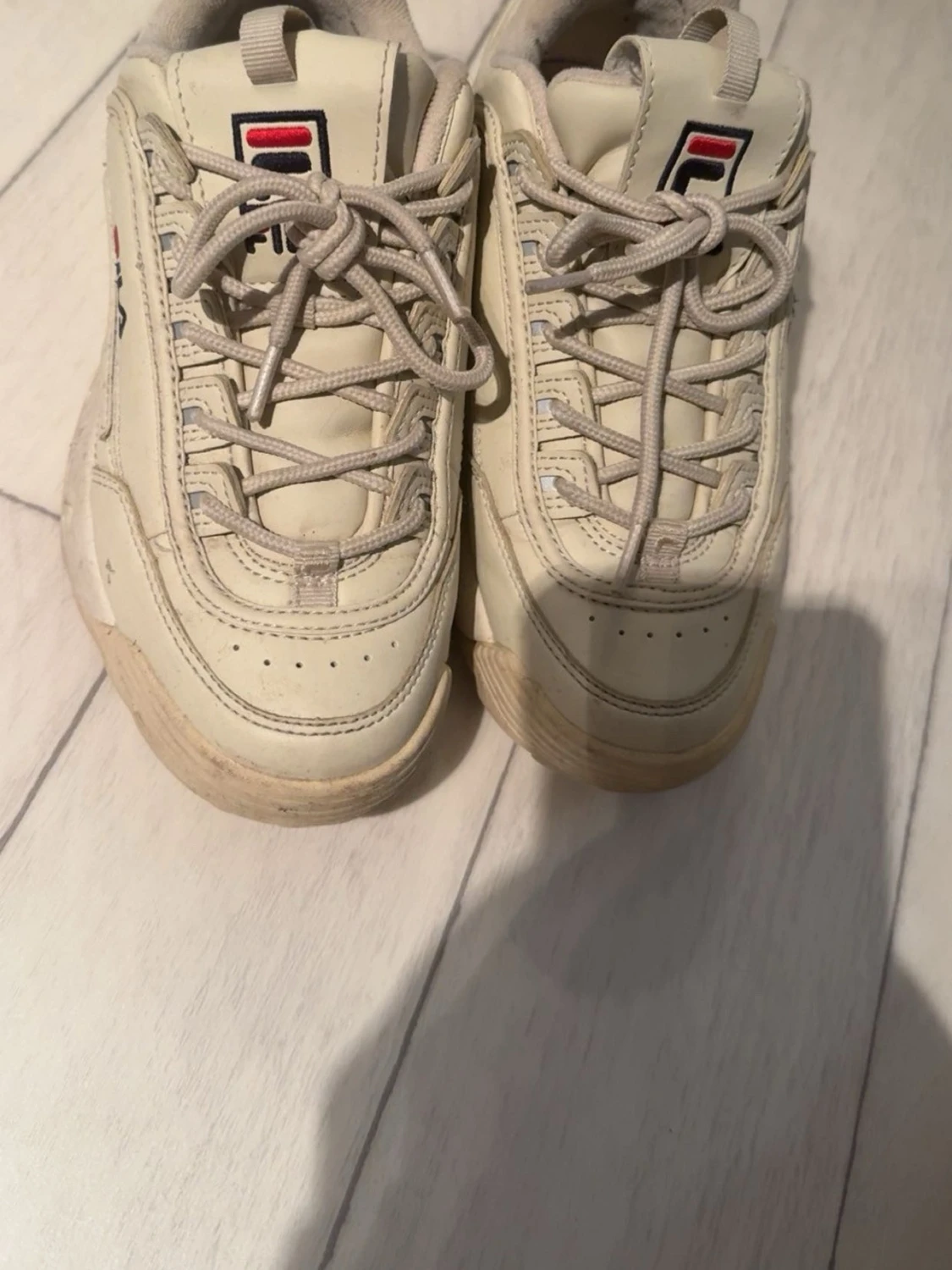 Beige chunky sneakers från Fila - 2