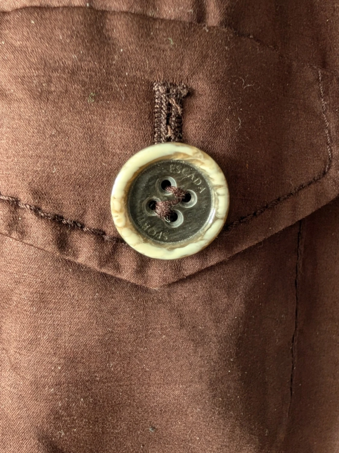 Brun jacka med stora knappar Escada - 2