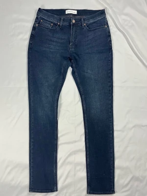 Samsøe Samsøe Stefan Jean 3672  - Samsøe Samsøe Stefan Jean 3672 | Färg: Blå/grå wash | Modell: Stefan Jean 3672 slim fit | Storlek: W31/L34 | Skick: 10/10 | Stretch | Hör av dig vid frågor!