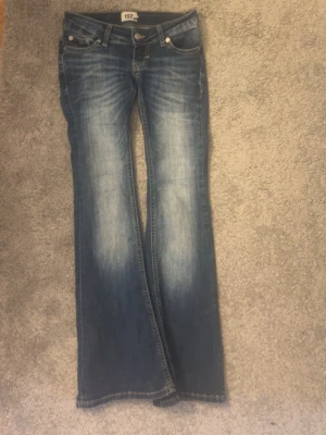 Blå bootcut jeans från 157 - Snygga blå bootcut jeans från 157💕