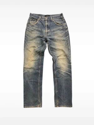 Blå raka jeans från Valentino (W34) - Säljer dessa blå jeans från Valentino fett tvätt* Superfräscha och passar väldigt många outfit Inga fläckar inga hål inga allt är kanonde Nypris ca 3500kr! Supersnabb frakt Vid intresse eller fundering-skriv direkt Rekommenderar att skapa en bundle med fler plagg som passar från min profil för till 20% off Samt gör frakten mycket mer värd! Köp utan bud! får extra gåvor med i packetet! #jeans #valentino #storlekM #streetwear #fashion #grish #mode #ootd #vinted#trend #clothin