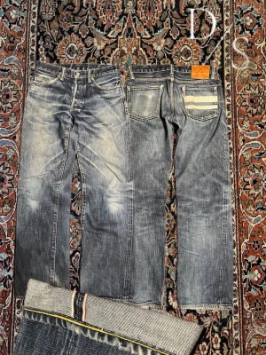 Momotaro GTB Selvedge jeans - Riktigt snygga jeans från de eftertraktade japanska märket ”Momotaro” dessa har fått en riktigt fet Selvedge tvätt under och står i fint skick.   •Midja:39,5cm •Längd:98cm •Benöppning:20cm