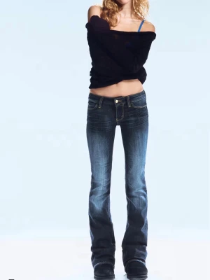 Blå bootcut jeans från True Religion - Säljer ett par blåa byxor från cheap monday. Säljer då jag köpte fel storlek. Kan tänka mig byta också om nån kan höra av sig storlek 27/32. Annars är dessa byxor i storlek 29/32. Är 160 och dom är lite långa på mig, men vill dom ska sitta bättre där uppe då av jag säljer eller kan byta också om nån kan. Hör av er vid fler frågor. 