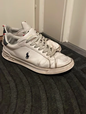 Polo Ralph lauren skor - Nypris 1600kr. Sköna och går att använda. Priset kan diskuteras 