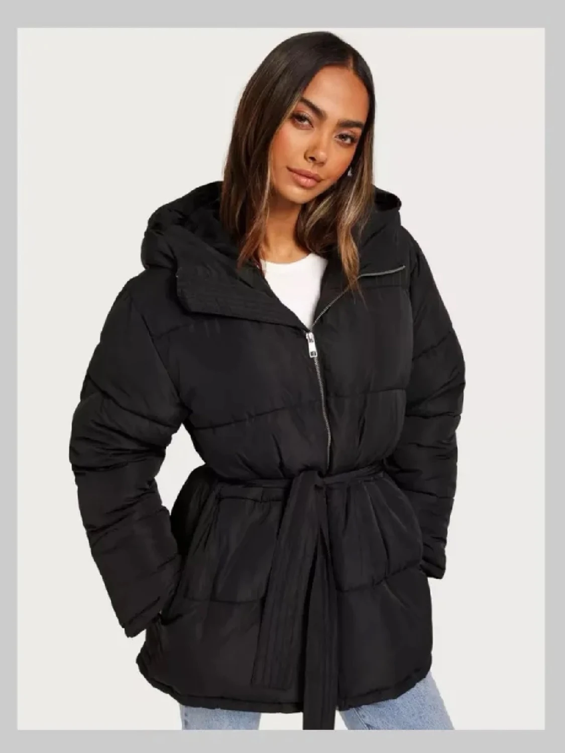 Svart pufferjacka med huva och bälte - 1