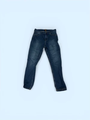 Lee jeans - Säljer ett par riktigt snygga Lee jeans för ett riktigt bra pris, Storlek 15-16Y så de passar W30/W29. ALDRIG ANVÄNDA, INGA DEFEKTER
