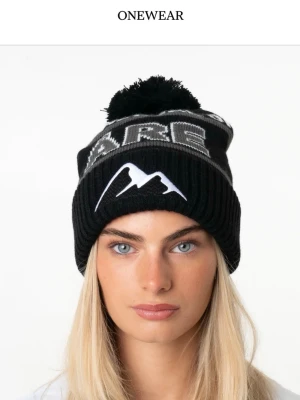 Åre mössa svart - Intressekontroll! Aldrig använd och är helt ny🖤köptes för 349kr från Onewears hemsida:)