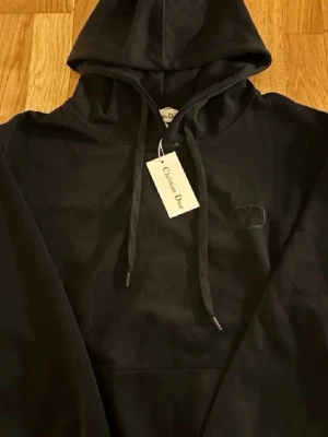 Svart hoodie  - Cd tröja