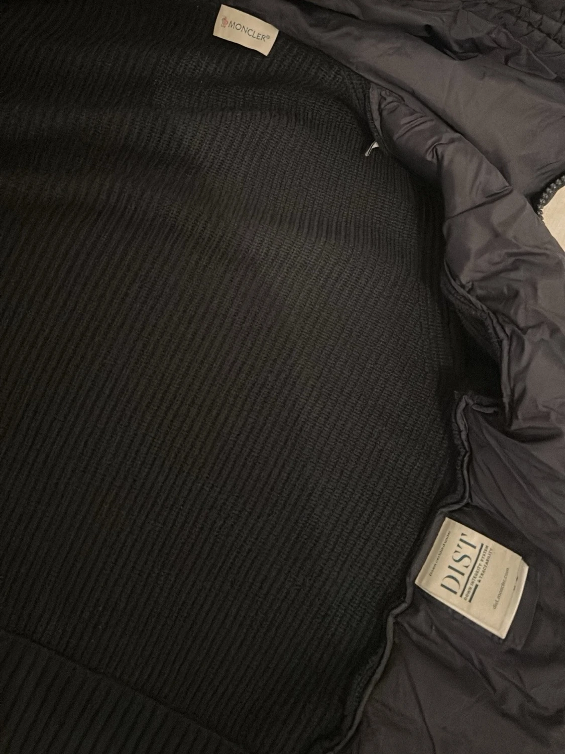 Svart dunjacka med huva från Moncler - 6