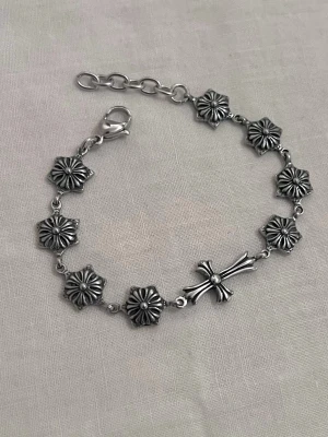 Rockstar Sunflower Cross - 18 - 21 cm. Rostfritt stål