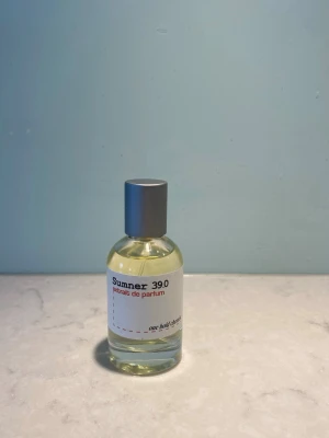 Sumner 39.0 Eau de Parfum - Fräsch parfymflaska från OneBoldChemist med inspiration av Sundazed
