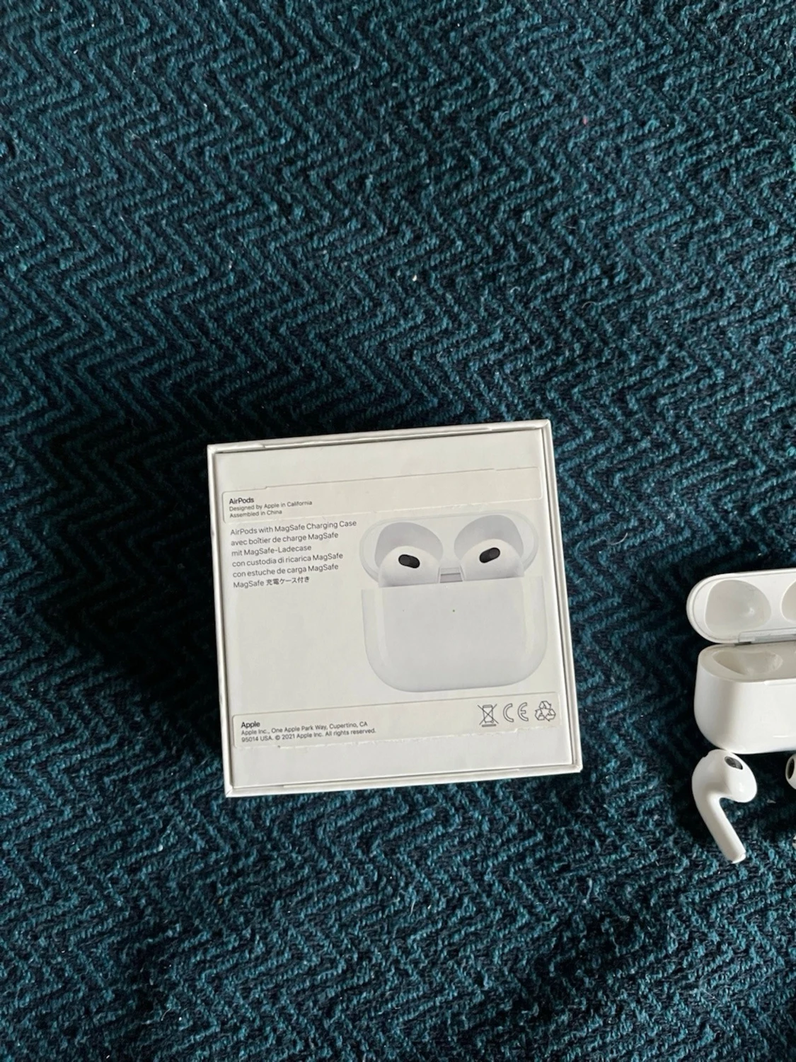 AirPods 3 - 2