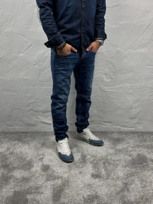 Replay jeans  - Ett par riktigt snygga jeans från Replay i storlek W28 L30 i modellen Anbbas 