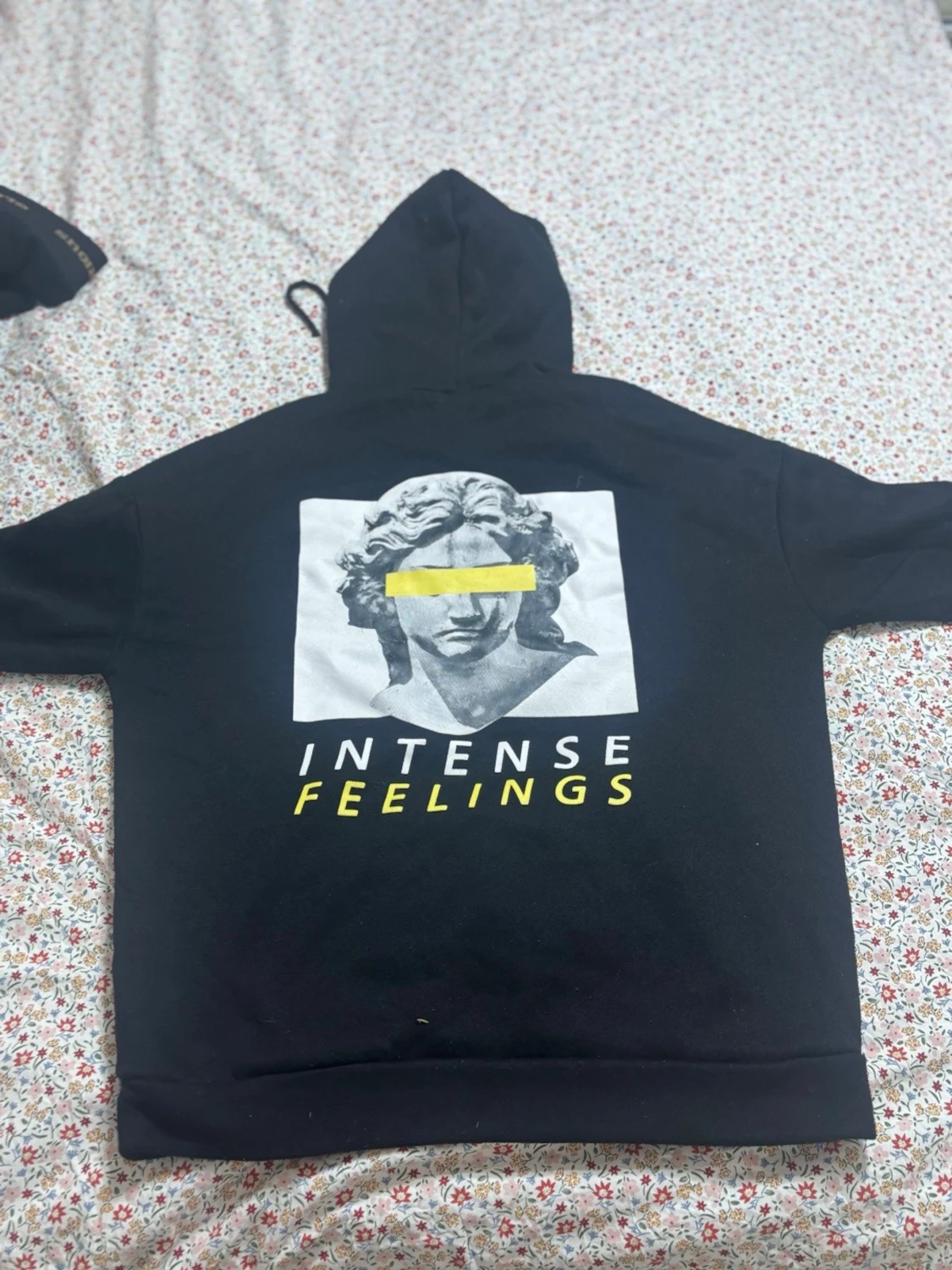 Svart hoodie med tryck 'Intense Feelings' - 1