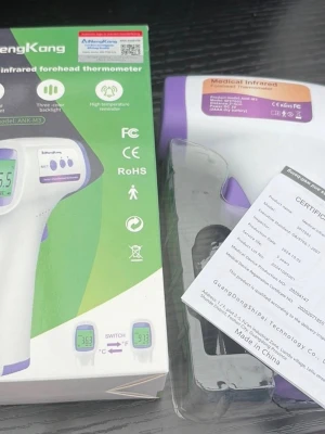 Digitalt infrarött panntermometer - Digital infraröd termometer för panna från ShengKang. Vit och lila design med display och knappar. Levereras med originalförpackning och certifikat. Perfekt för snabb och kontaktfri temperaturmätning.