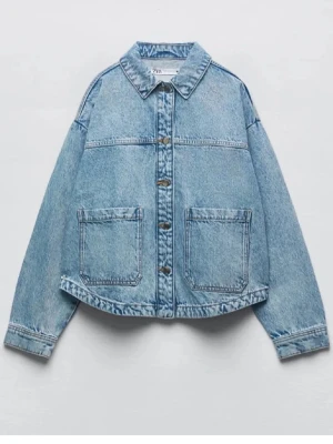 Jeans jacka  - Populär jeansjacka från Zara, nästan helt oanvänd, sista bilden är lånad 