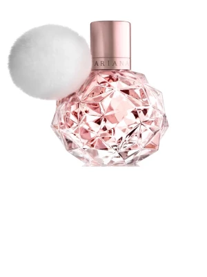 Ariana Grande parfym rosa diamantflaska - Superfin parfym från Ariana Grande i en rosa, diamantformad flaska med ett fluffigt vitt pompom. Flaskan har metalliskt rosa lock och ger en lyxig och söt känsla. Perfekt som accessoar på sminkbordet eller i väskan. Se sista bilden för hur mycket de är kvar. Tagit 5 sprut kanske. Nypris 595kr 