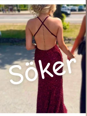 Söker denna dressroom linne klänning - Söker denna klänning från dressroom linne!! Skicka gärna om ni har den och vill sälja🙏🥰