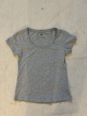 T-shirt  - Superskön T-shirt i fint skick 