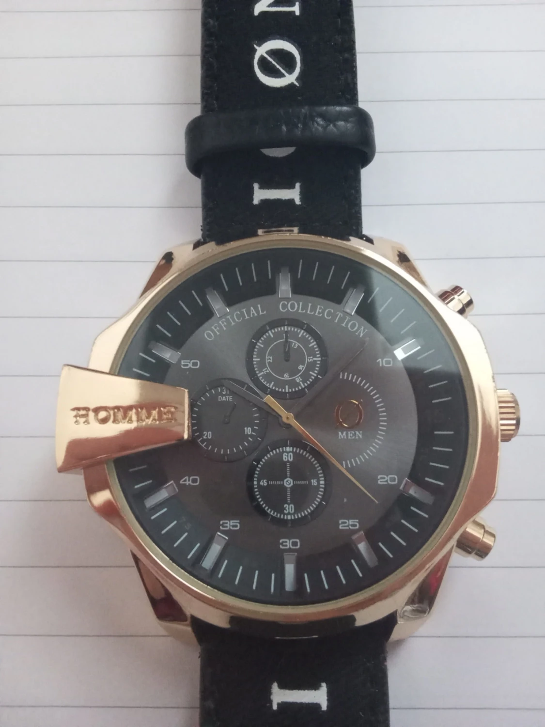 Svart klocka/armbandsur - 1