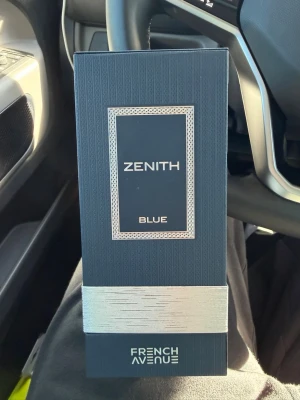Zenith blue french avenue  - Helt ny endast testad ett sprut. Luktar otroligt fräscht, skulle säga 97% likt dior savage edt. 
