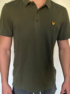 Lyle & scott piké - Säljer denna piké från Lyle & scott i storlek M